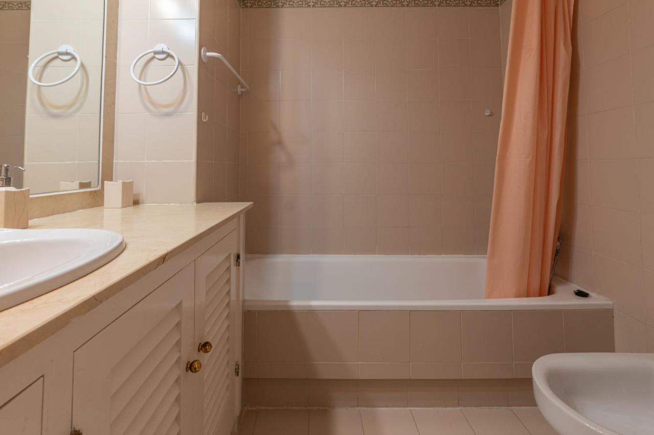 Apartment 3 Bedrooms & Terrace, Swimming Pool - Porton 7